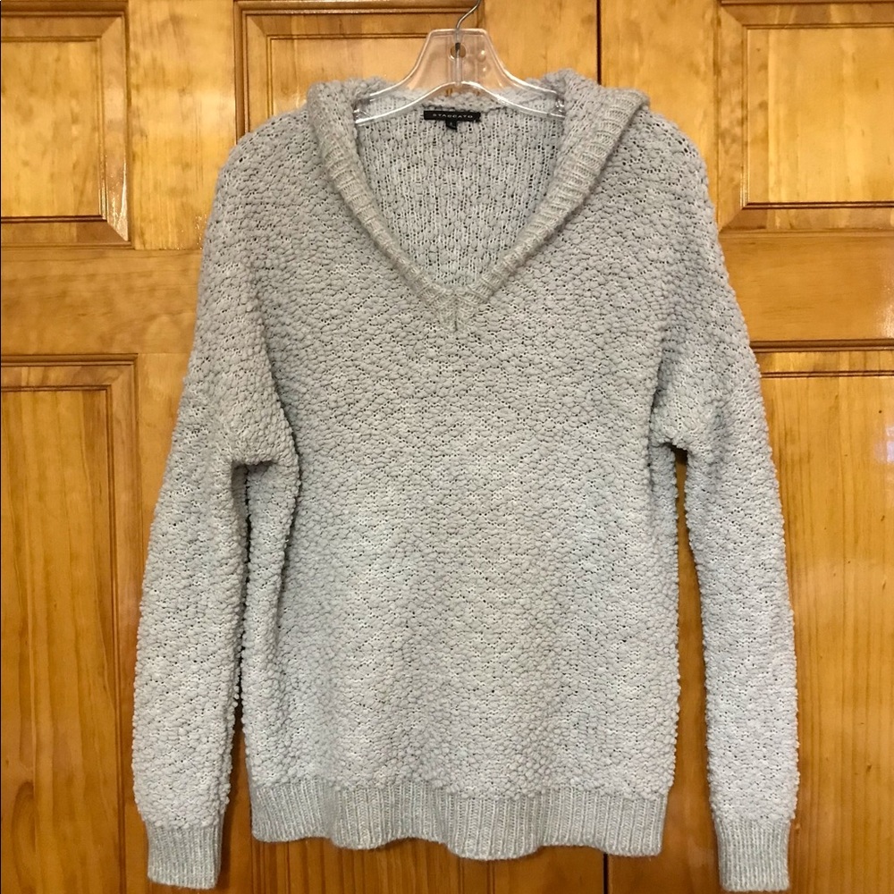 Staccato Light Gray Hooded Sweater Top
Size Small 4 - 6
100% Acrylic
Oversized - Picture 2 of 10